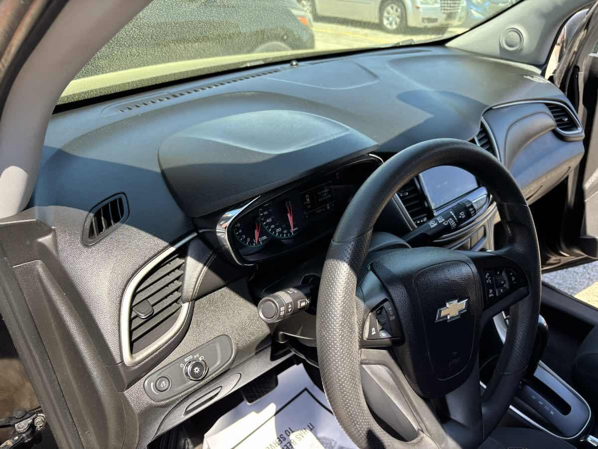 Used 2020 Chevrolet Trax LS w/ Tint and Cruise Package FWD image 7