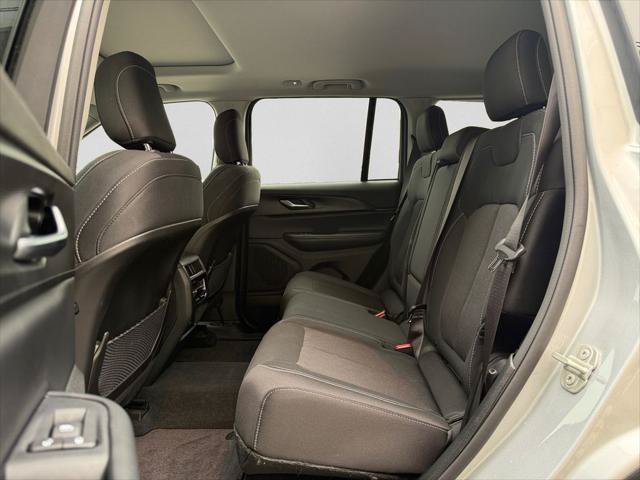 Certified 2023 Jeep Grand Cherokee Laredo AWD/4WD image 30