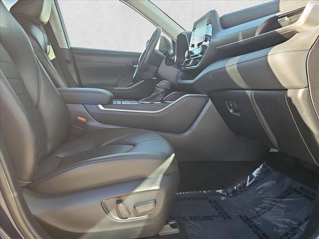 Used 2022 Toyota Highlander XLE image 23