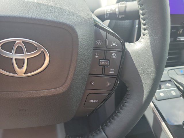 Used 2024 Toyota bZ4X FWD image 31