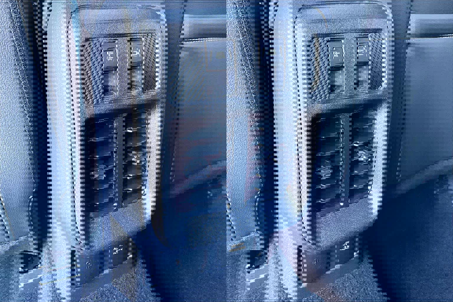 Used 2025 Ford Bronco Outer Banks image 32