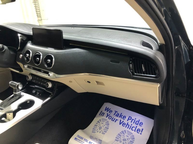 Certified 2022 Kia Stinger GT1 image 13