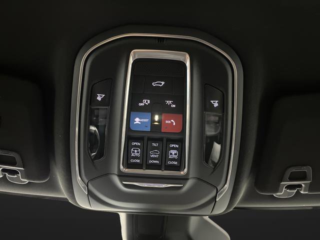 New 2025 Jeep Grand Cherokee Limited w/ Black Appearance Package image 26