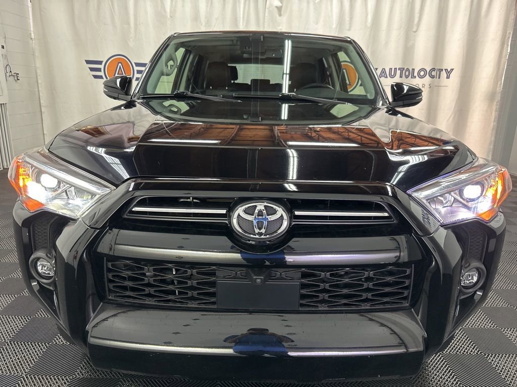 Used 2022 Toyota 4Runner SR5 Premium w/ Moonroof Package AWD/4WD image 4