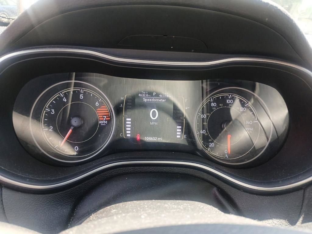 Used 2019 Jeep Cherokee Latitude Plus w/ Cold Weather Group AWD/4WD image 5