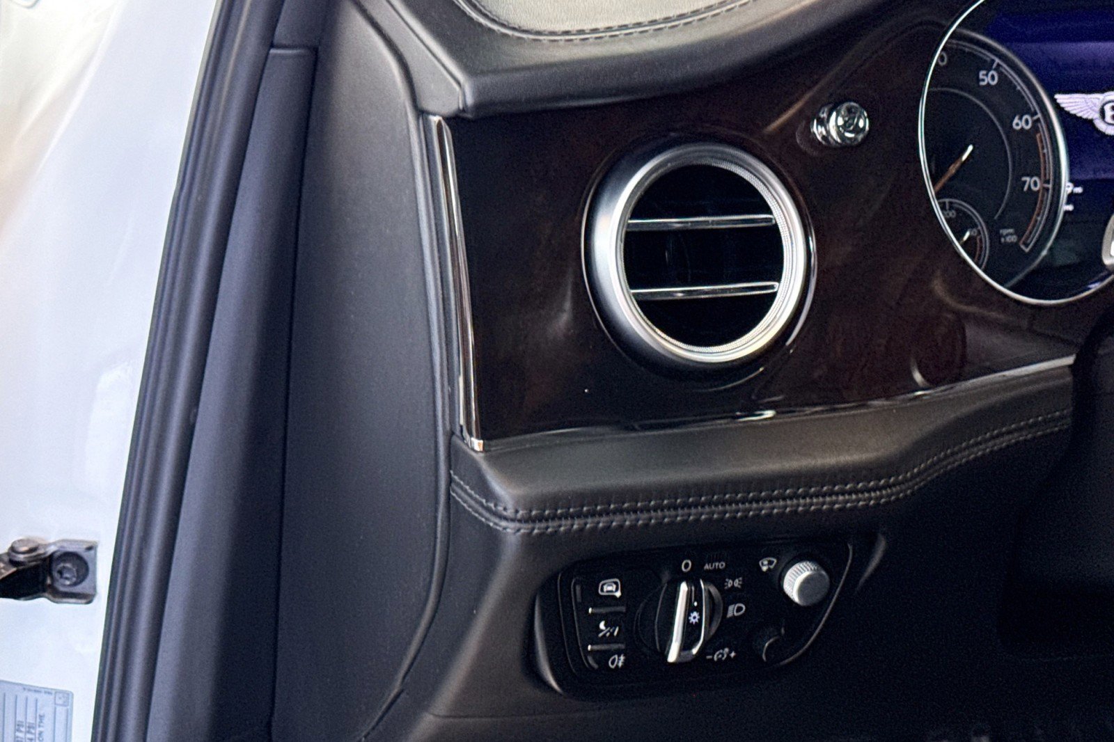 Used 2018 Bentley Bentayga image 10