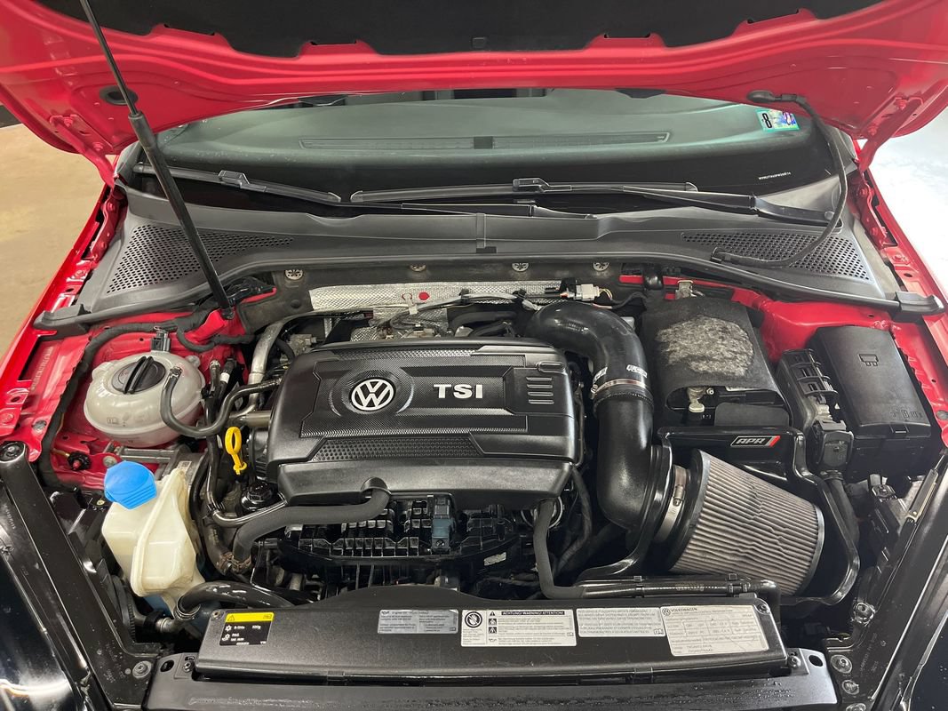 Used 2015 Volkswagen Golf R 4-Door AWD/4WD image 50