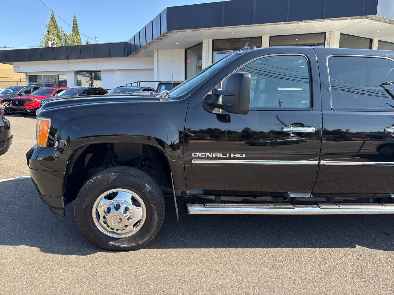 Used 2011 GMC Sierra 3500 Denali image 9
