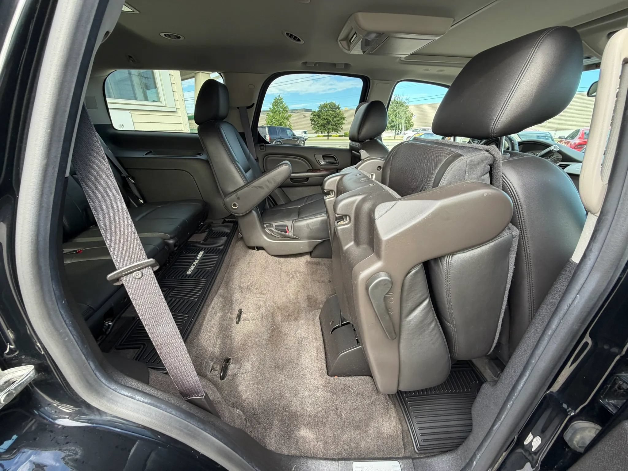 Used 2014 Cadillac Escalade Premium AWD/4WD image 37