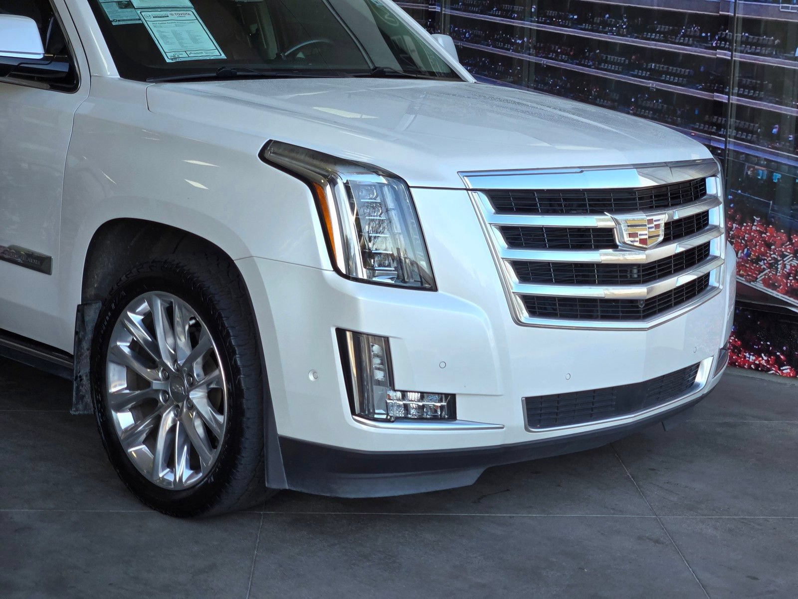 Used 2017 Cadillac Escalade Premium Luxury AWD/4WD image 2