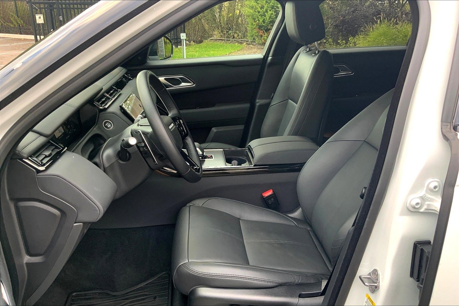 Used 2026 Land Rover Range Rover Velar Dynamic SE image 7