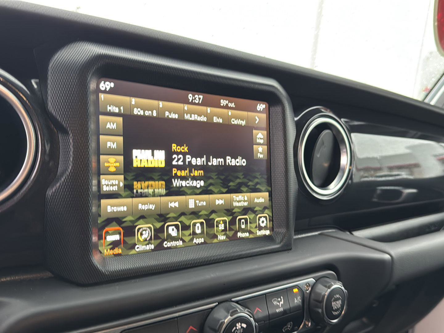 Used 2023 Jeep Wrangler Unlimited Sahara image 21