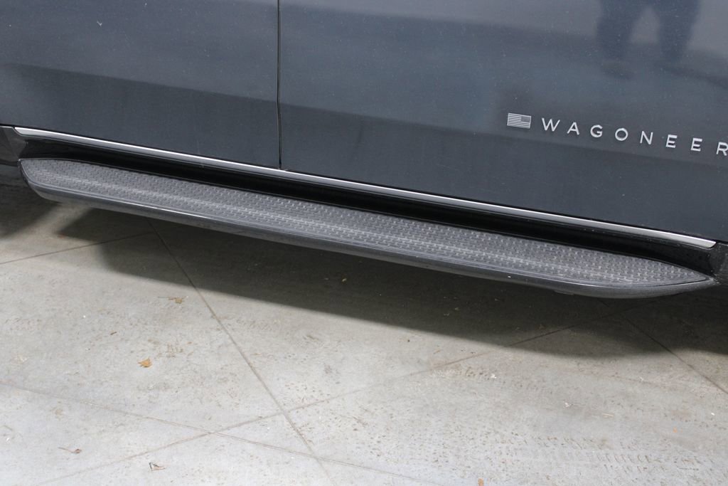 Used 2024 Jeep Wagoneer Series II image 12