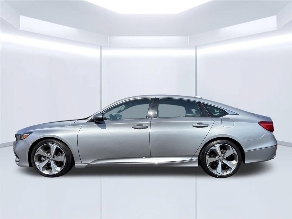 Used 2018 Honda Accord Touring image 2