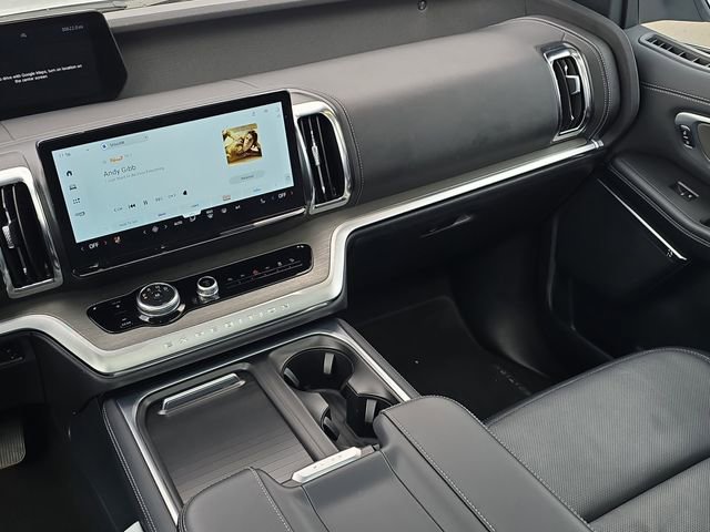 Certified 2025 Ford Expedition Platinum image 37