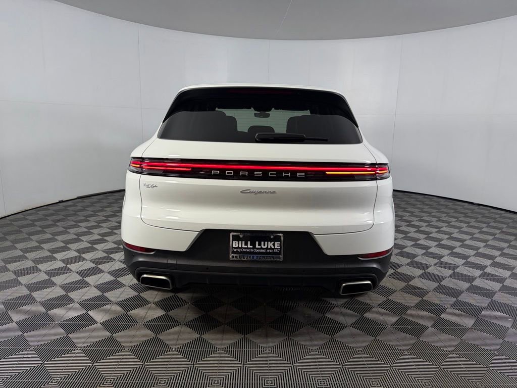 Used 2024 Porsche Cayenne image 8