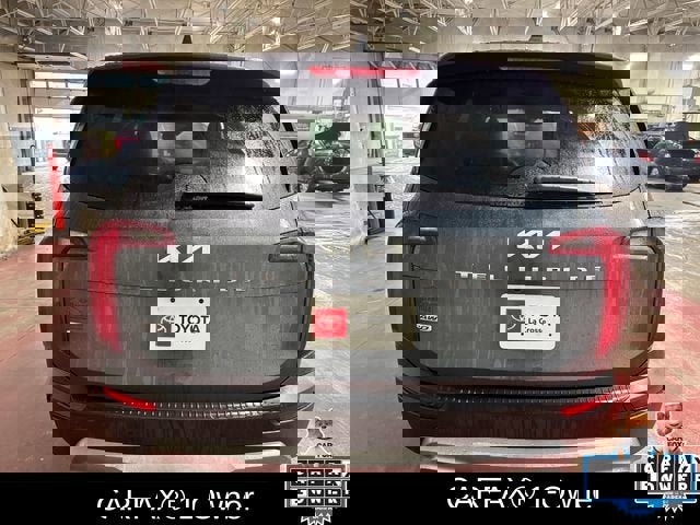 Used 2022 Kia Telluride SX w/ SX Prestige Package image 3