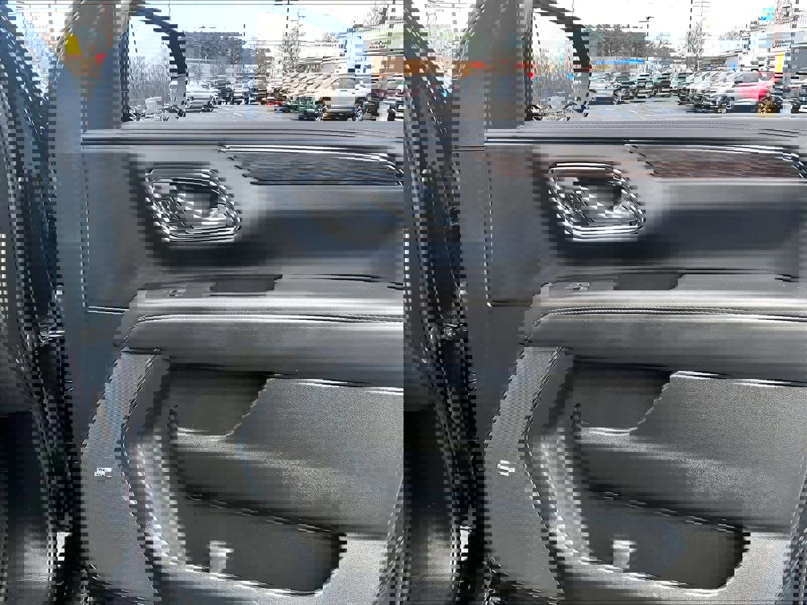 Used 2023 Chevrolet Tahoe LT w/ Luxury Package image 12