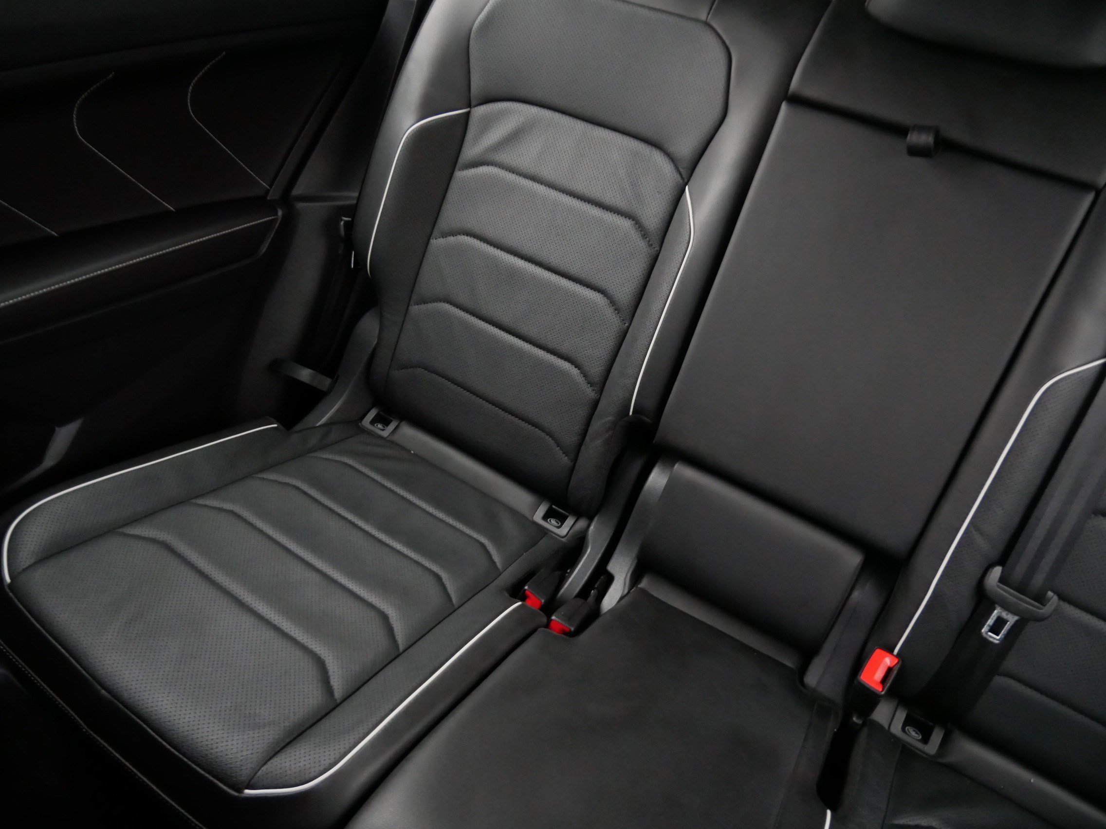 Certified 2023 Volkswagen Tiguan SEL R-Line AWD/4WD image 12