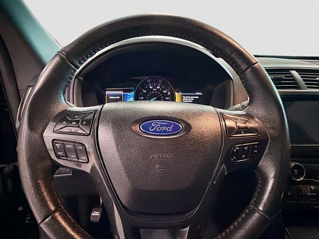 Used 2018 Ford Explorer XLT w/ Equipment Group 202A image 11