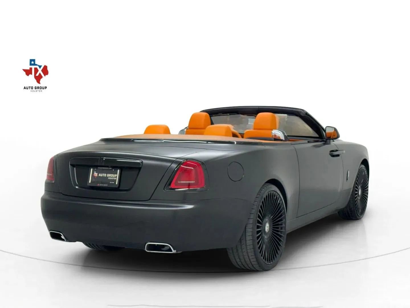 Used 2017 Rolls-Royce Dawn image 9