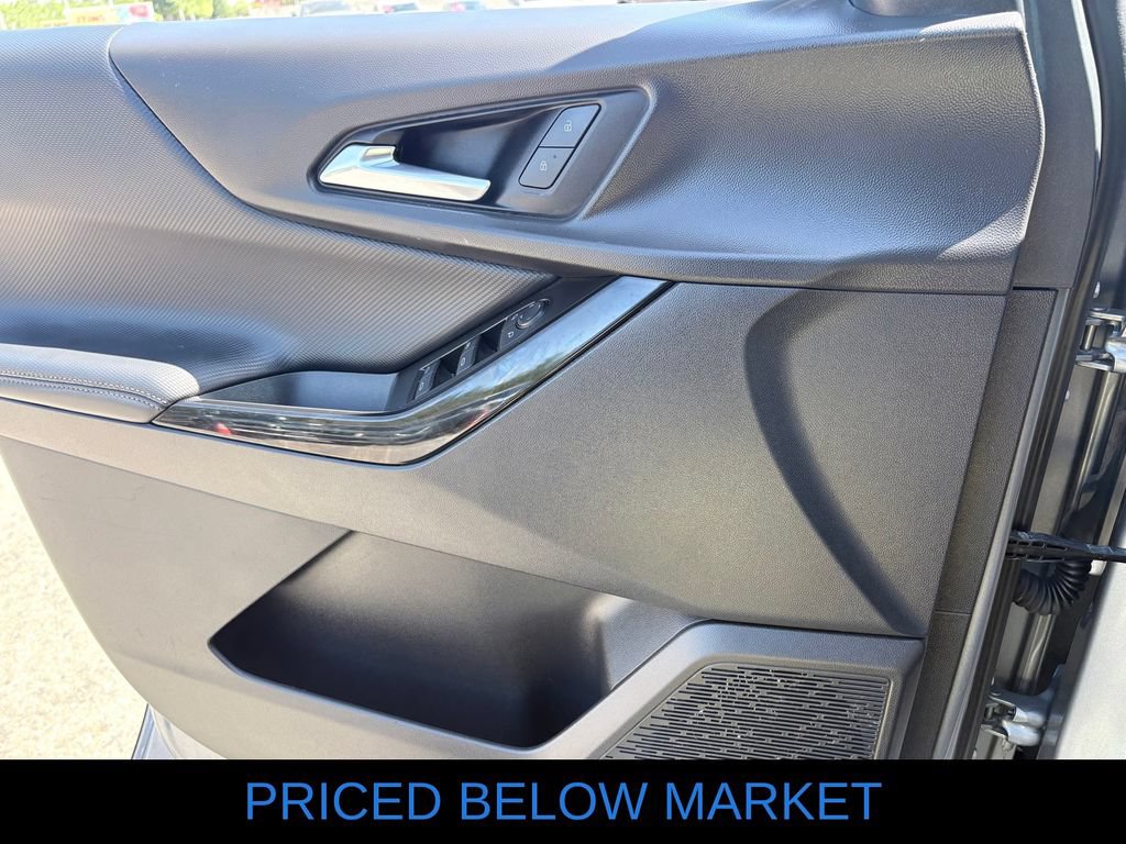 Used 2025 Chevrolet Equinox LT FWD image 13