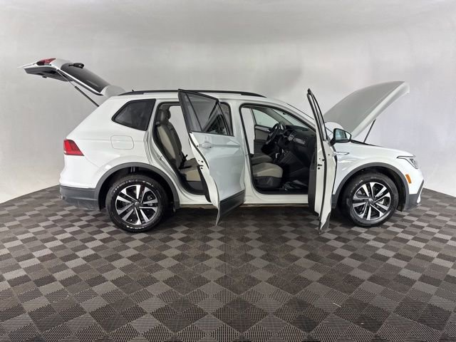 Used 2024 Volkswagen Tiguan S image 16