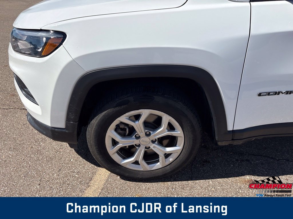 Used 2024 Jeep Compass Latitude AWD/4WD image 35
