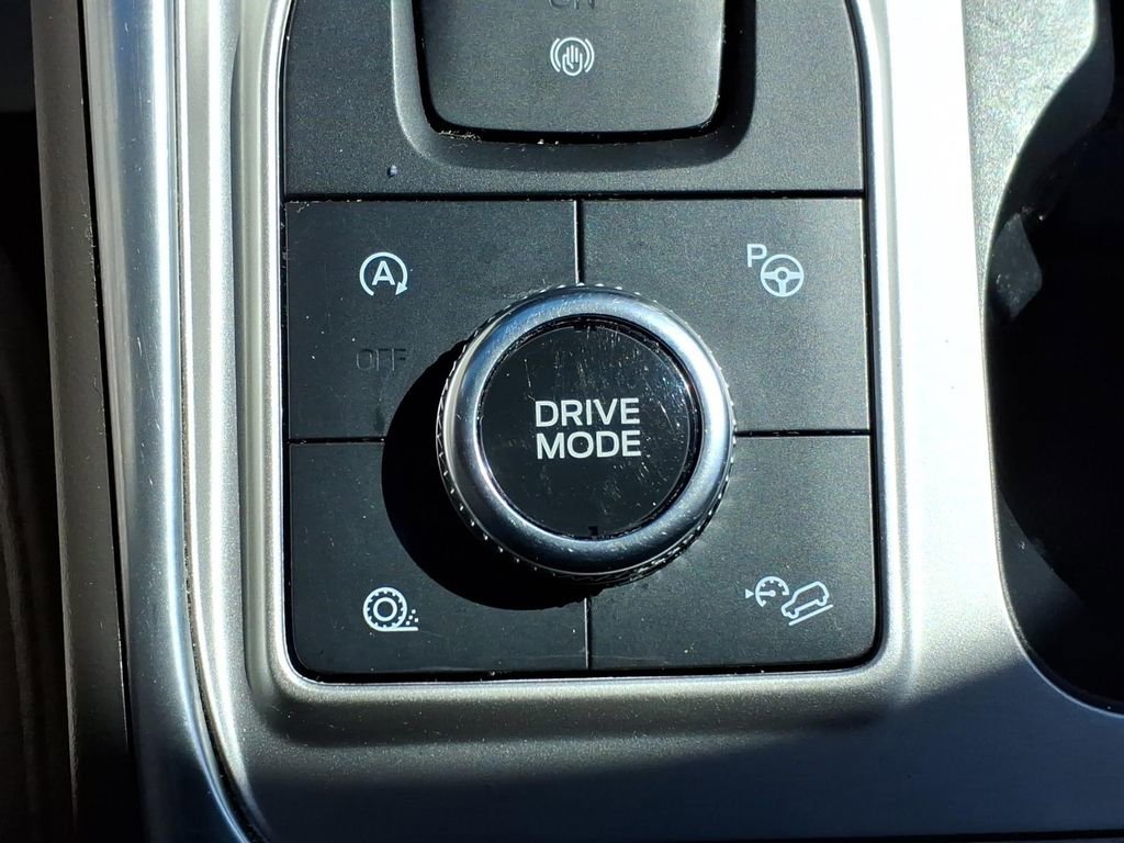 Used 2020 Ford Explorer Platinum w/ Premium Technology Package image 19