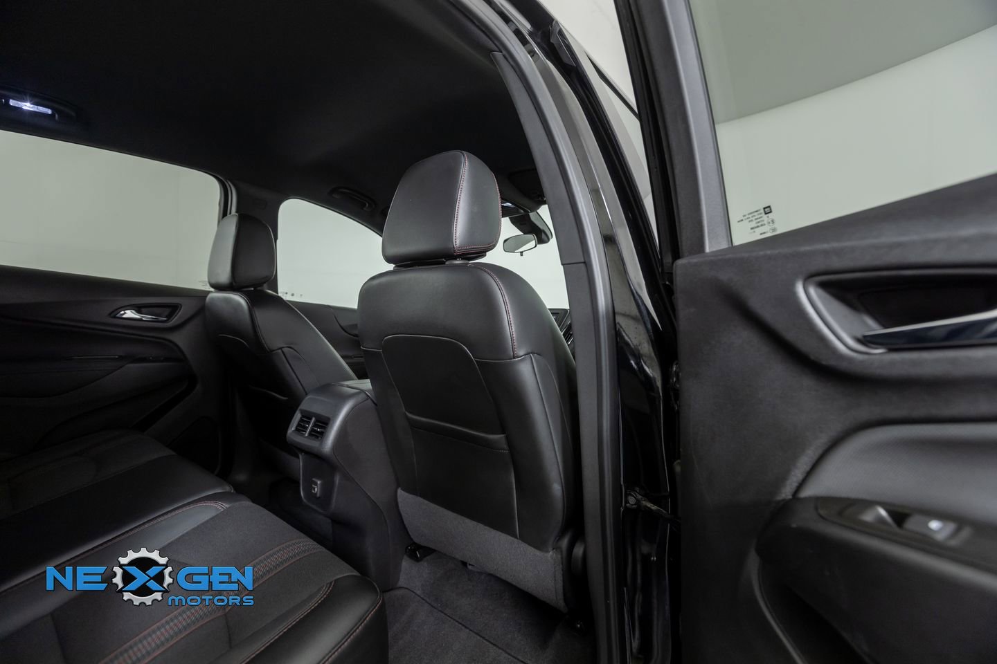 Used 2023 Chevrolet Equinox RS FWD image 31