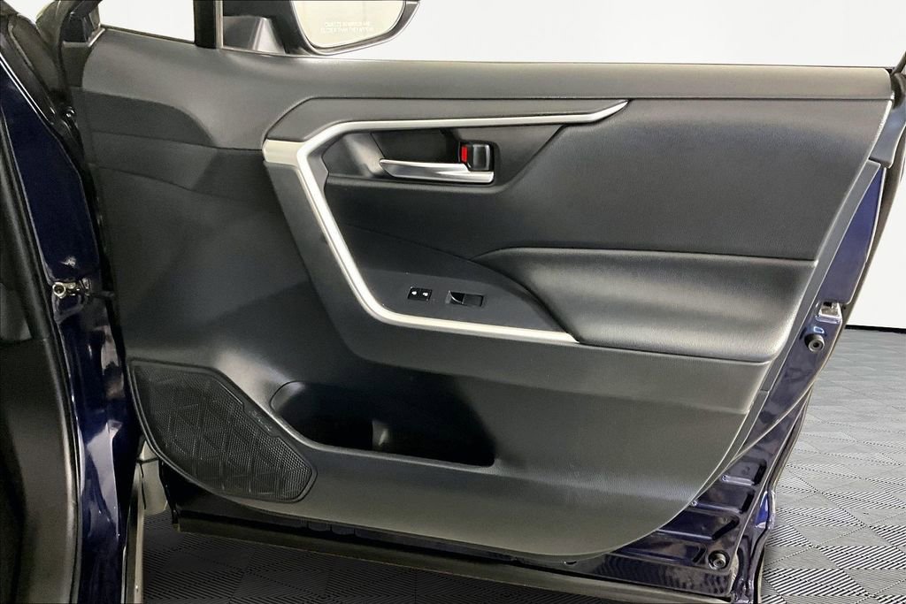 Used 2021 Toyota RAV4 XLE Premium image 28