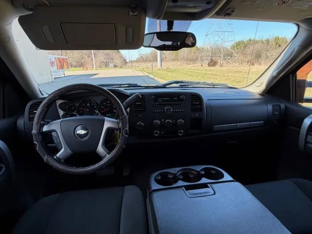 Used 2009 Chevrolet Silverado 2500 LT w/ Exterior Plus Package image 17