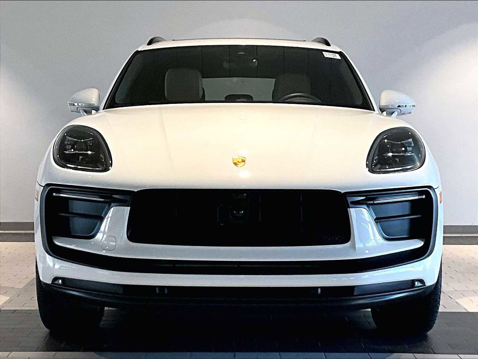 Used 2025 Porsche Macan image 13