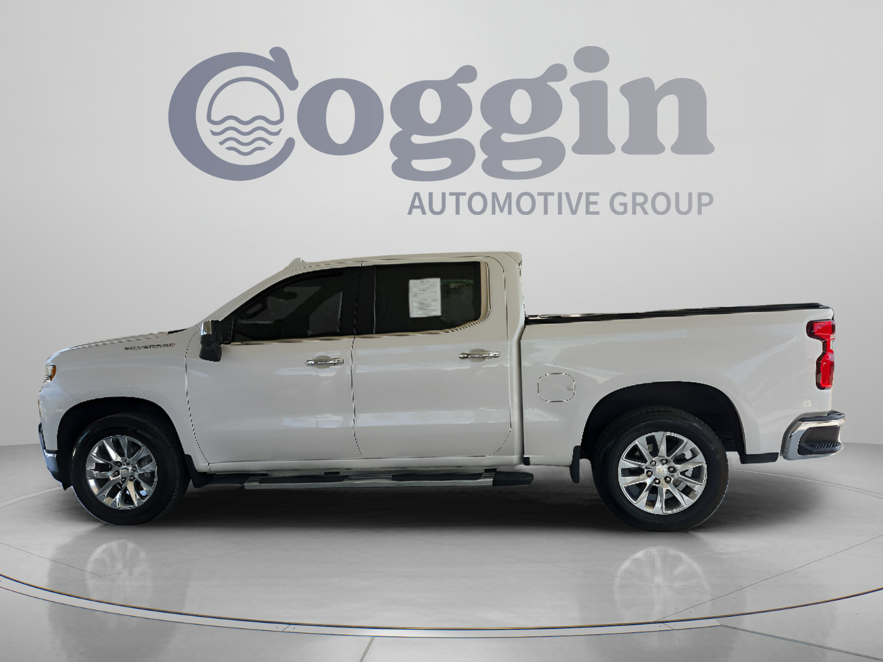 Used 2022 Chevrolet Silverado 1500 LTZ w/ Safety Package II AWD/4WD image 2