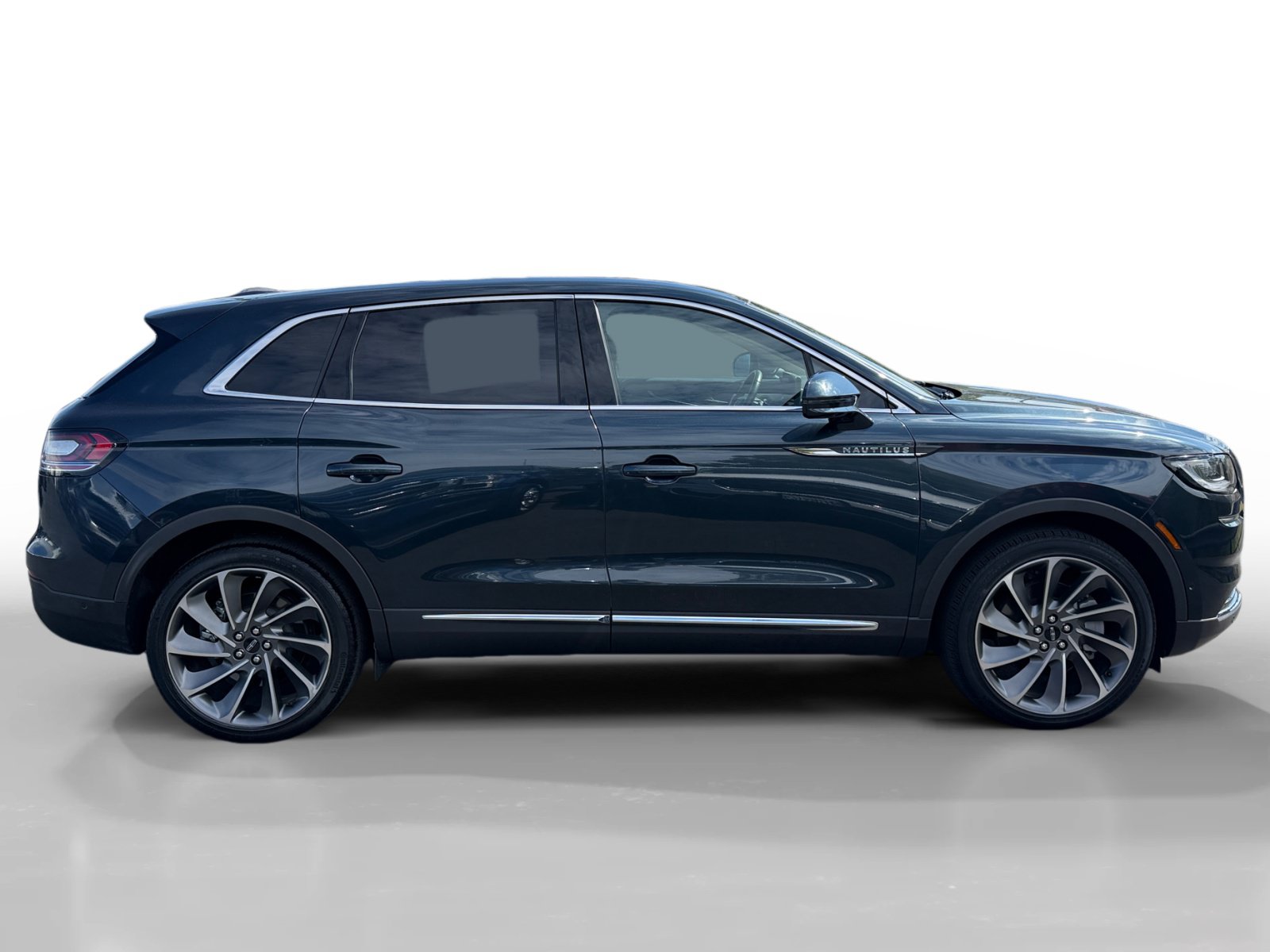 Used 2021 Lincoln Nautilus Reserve w/ Equipment Group 202A AWD/4WD image 6