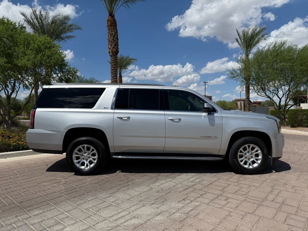 Used 2019 GMC Yukon XL SLT image 2