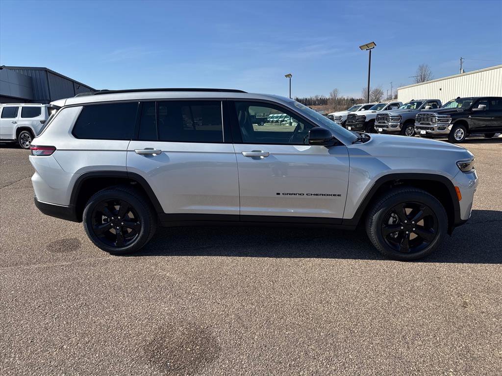 New 2026 Jeep Grand Cherokee L Limited w/ Limited Altitude Package AWD/4WD image 2
