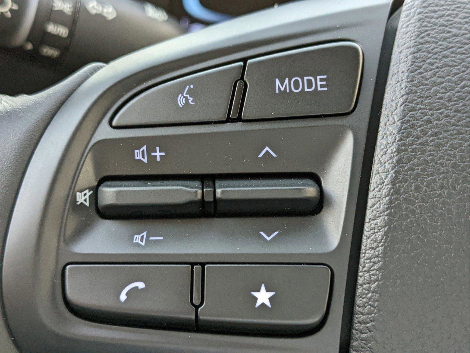 New 2025 Hyundai Venue SEL image 30