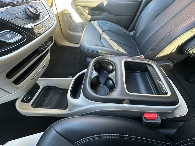 Used 2024 Chrysler Pacifica Touring-L image 24