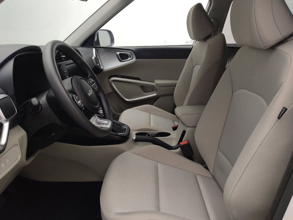 Used 2025 Kia Soul LX image 17