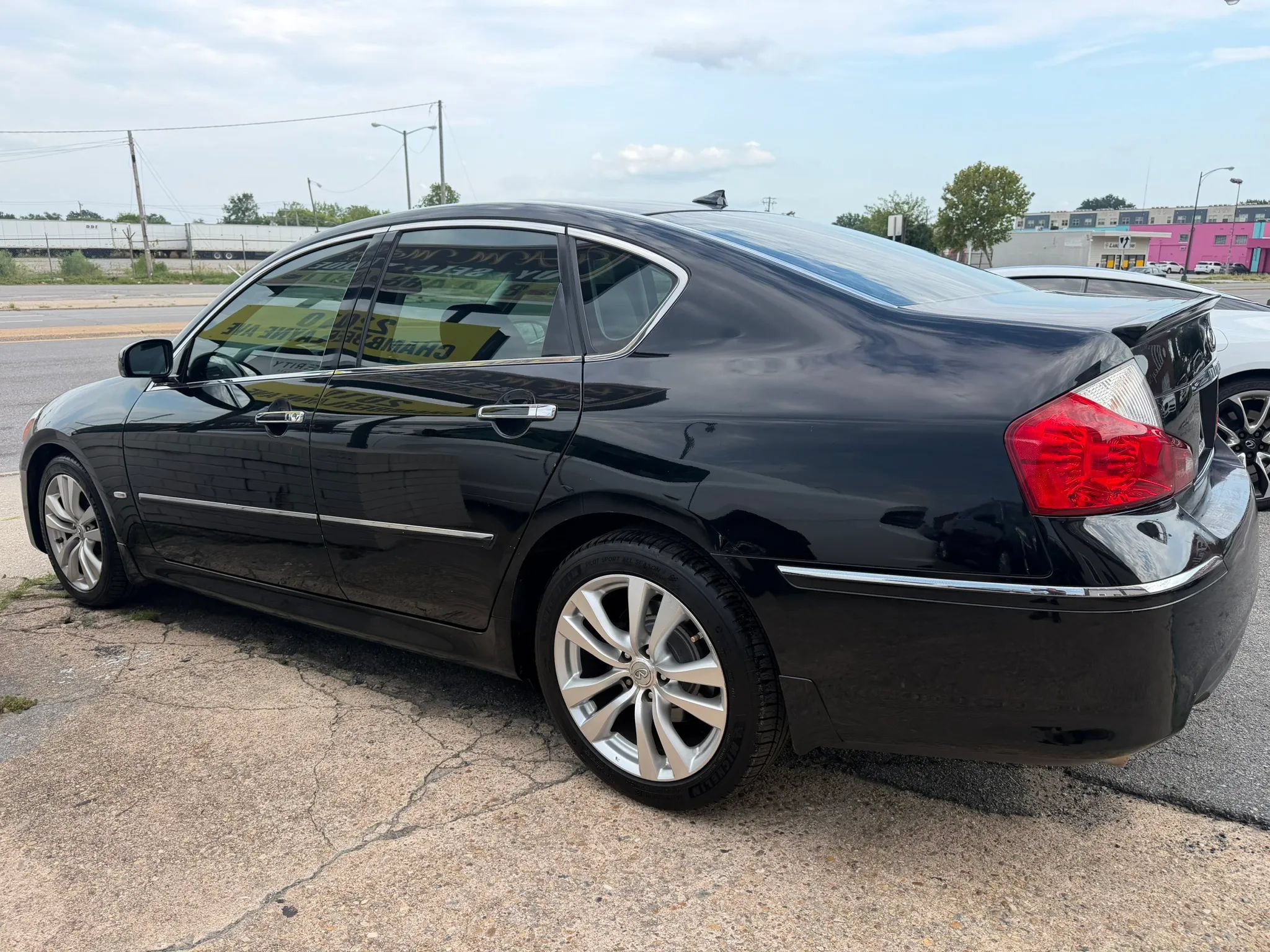 Used 2010 INFINITI M35 w/ Technology Pkg RWD image 5