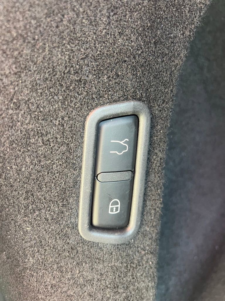 Used 2021 Maserati Levante image 17