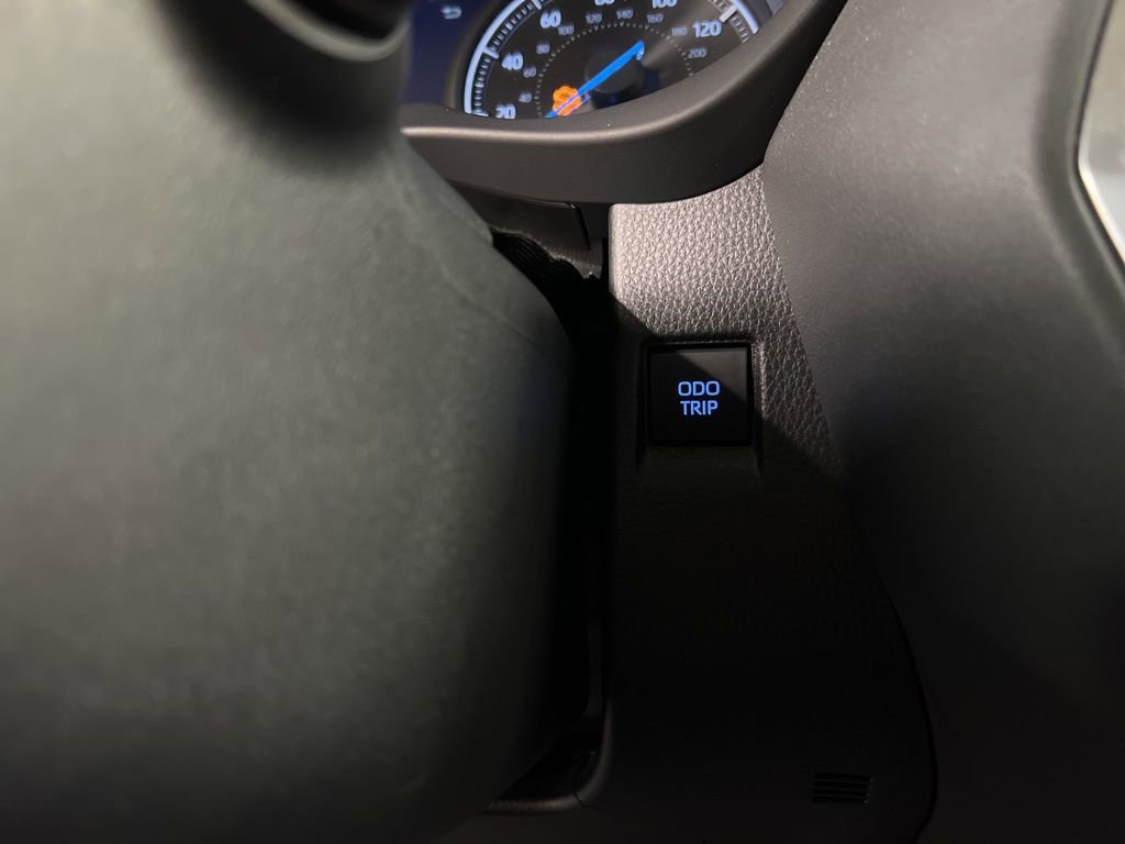 Used 2022 Toyota Venza XLE image 19