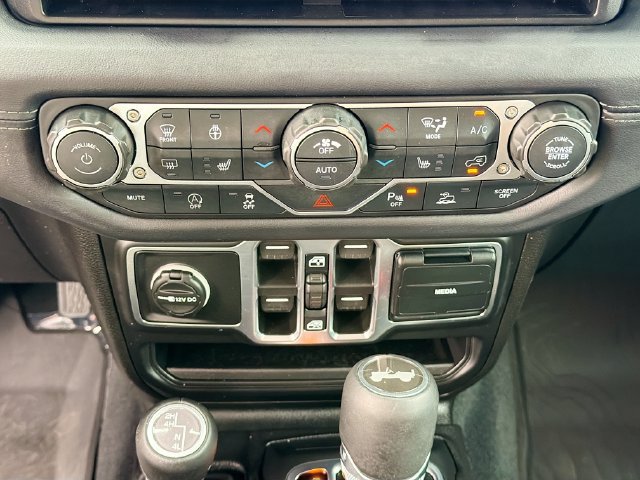 Used 2026 Jeep Wrangler Unlimited Sahara AWD/4WD image 17