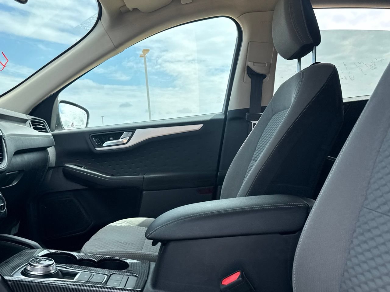 Used 2020 Ford Escape SE FWD image 40