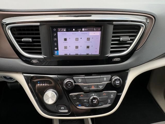 Used 2023 Chrysler Voyager LX FWD image 28