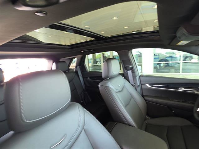 Used 2025 Cadillac XT5 Premium Luxury FWD image 17