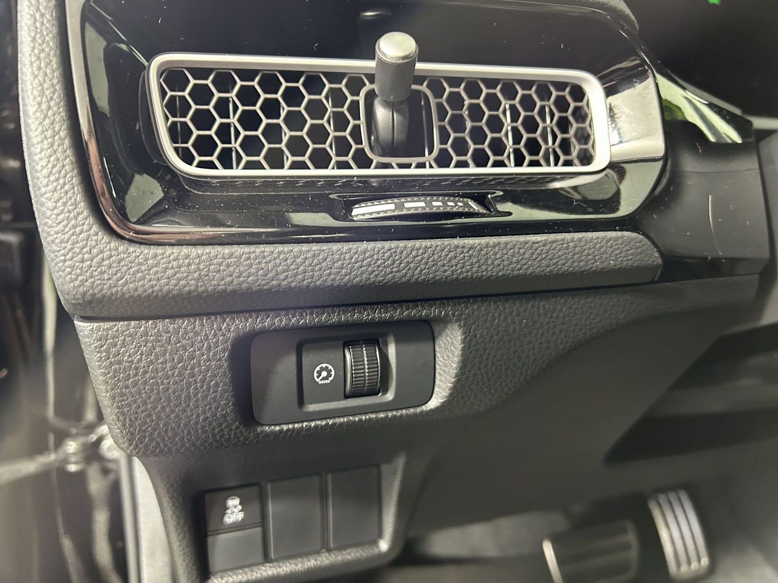 Used 2025 Honda Civic FWD Hybrid Sedan image 15