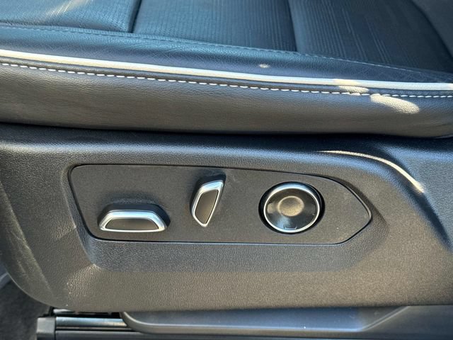 Certified 2025 Cadillac Escalade Premium Luxury AWD/4WD image 30