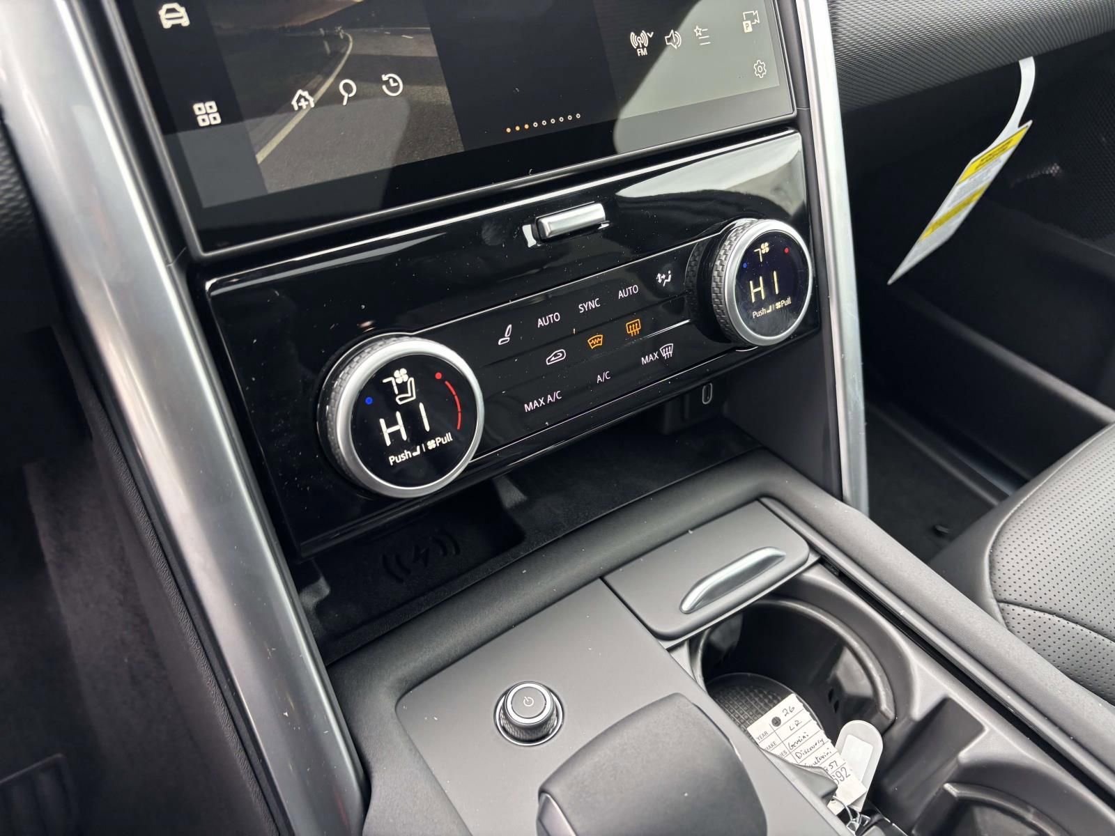 New 2026 Land Rover Discovery Limited Edition AWD/4WD image 17